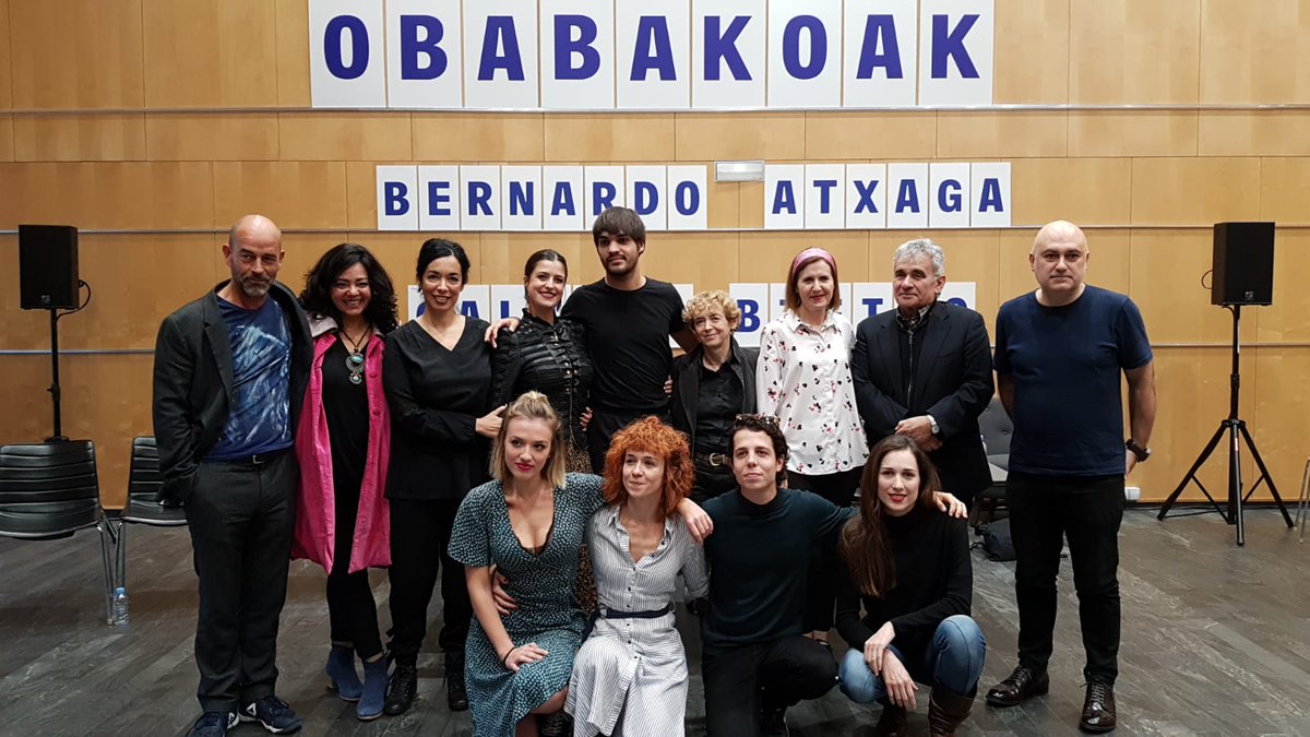 Madrilen gaude. Bihar estreinaldia euskaraz, sarrera guztiak agortuta. Mañana estrenamos en euskera en el <a href="/centrodramatico/">CDN</a> #Obabakoak. Entradas agotadas para mañana.