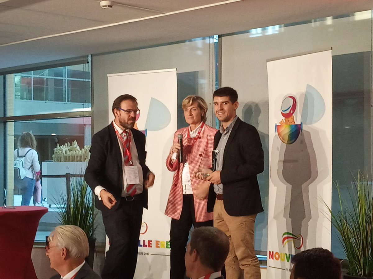 <a href="/Alexboulme/">Alexandre Boulmé</a> reçoit le prix handicap et numérique de <a href="/bpeillon/">Blandine PEILLON</a>, <a href="/fond_Emergences/">Fondation Emergences</a> pour la super appli   @Gong_Appli destinée aux aphasiques, lors de la journée <a href="/NouvelleEre/">no</a> à la <a href="/Region/">region</a> #Aura