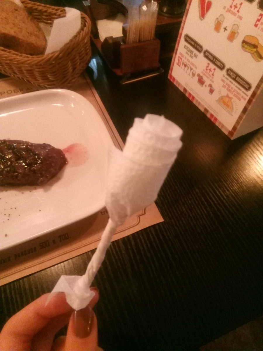 ada_fantom's tweet image. Знаете, у меня сегодня у меня день рождения, сижу я значит в кафе и абсолютно незнакомый мужчина это услышал, и сделал мне такой милый подарок)