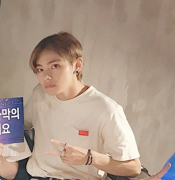 papichayaaaa's tweet photo. #kookv #vkook
แหมลูกกกกกหึงแรงอะไรเบอร์น้านนนนจะไม่ให้น้องเค้าอยู่กับคนอื่นเลยหรอ น้องแค่นั่งกับพี่โฮปเฉ๊ยๆ😂😂
(มั้ง) หน้าพี่วีดูบุญไม่รับมากเลย55
แต่พอนางได้นั้งกับน้องนะยิ้มละรื่นเชียว #kookv #vkook #taekook #kooktae https://t.co/G2VnK72xcm