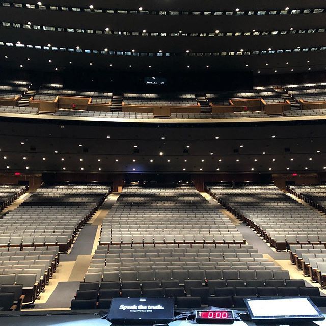 AJWShaughnessy's tweet photo. Big turnout for my talk at #DesignThinkers conference in Toronto. https://t.co/gTcd5ORYCz https://t.co/tg4XMond50
