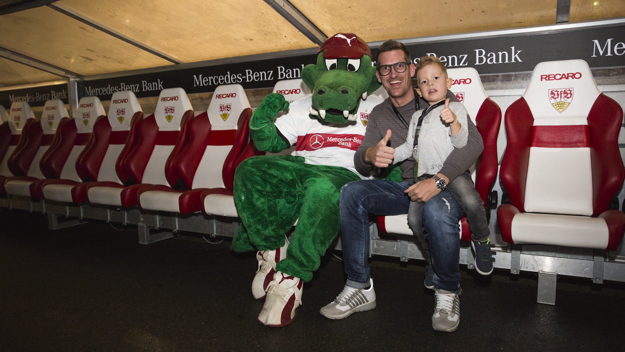 VfB Stuttgart on Twitter: "[WERBUNG] Gemütlicher Plausch und 🤳 Selfies