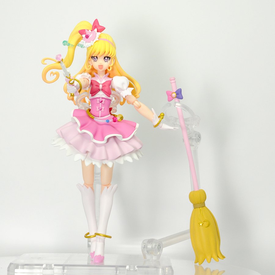 いも男爵 Na Twitterze 今月の フィギュア王 にてプリキュアーツの情報無し カスタード ジェラート以降全然情報無いけど魂ネイションではミラマジセット販売のアナウンスとマジカルの試作モデルの展示があることに期待したい 魔法つかいプリキュア キュア