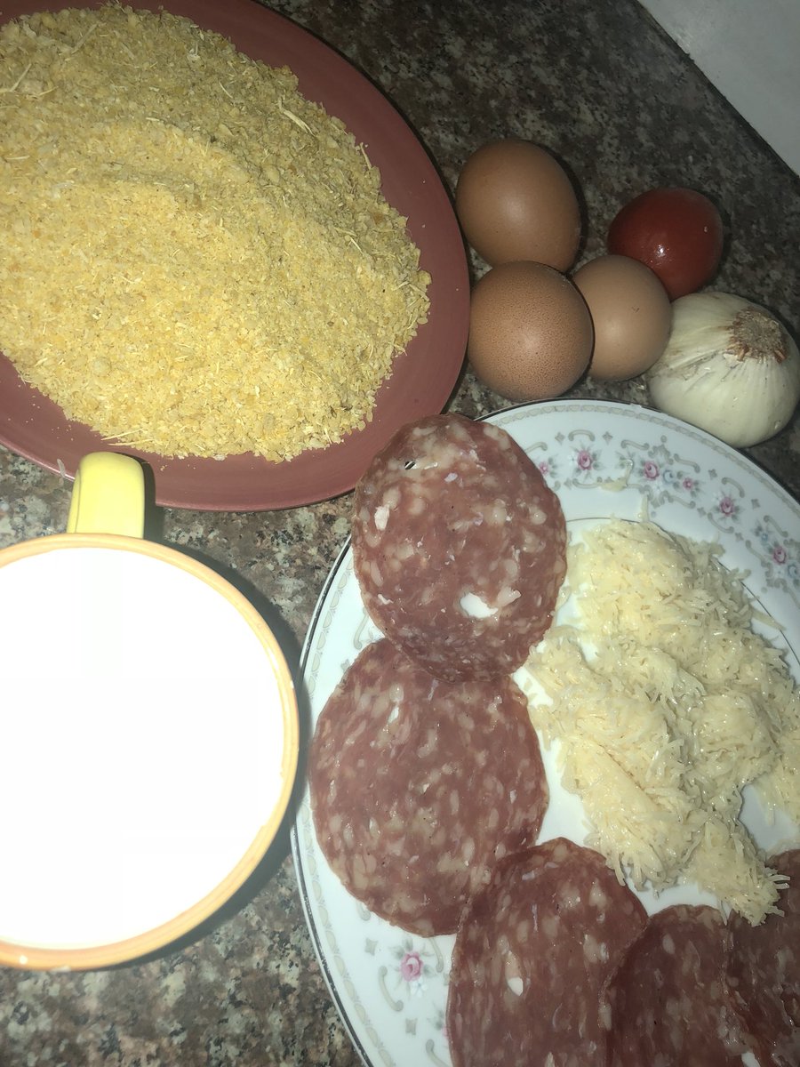 ndockbidi's tweet photo. Non c’est pas une pizza mais un «Gari cheese» une sorte de pizza avec du tapioca comme substitut de la pâte. 

Parce que se réinventer c’est se démarquer. 

#NdockBidi https://t.co/Z3dYXzzqzl