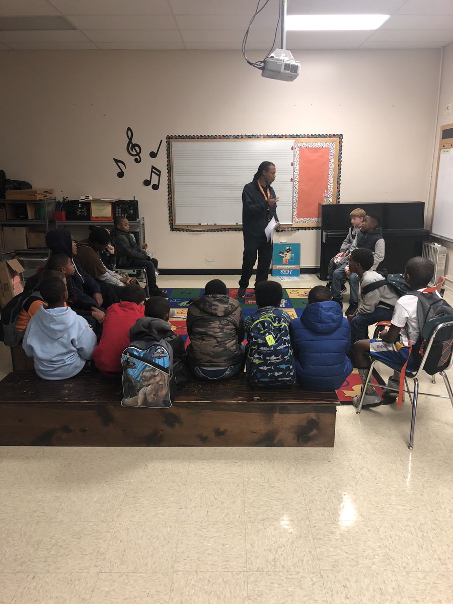 RealTalk_Vine's tweet photo. @mickeystewart21 was @MaynardElem this morning talking to RealTalk about having the right mindset to be successful. He reminded them how important it is to take full advantage of every opportunity we are given #ContinuingExcellence #RealTalkOnTheMove https://t.co/ctirld6kPA