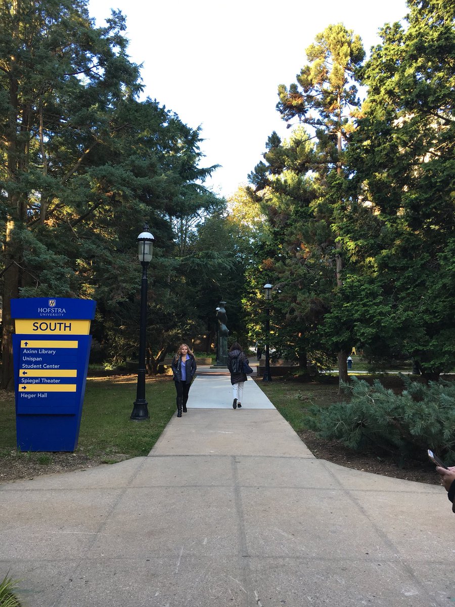 AliyahHarith's tweet photo. Walking onto campus bright and early... ready for #DayInThePride #HofViews https://t.co/eqorYNRLFA