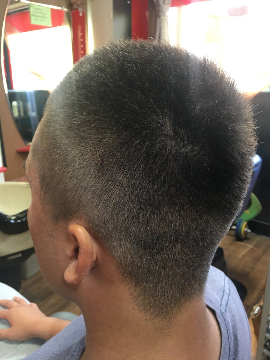 メンズヘアークラブb2 A Twitter 今日のヘアースタイルpart2 トライデンツメンバー 丸刈りが長くなったので アスリートなオシャレボウズヘアーにカット サイド バックはスッキリ刈り上げました ビフォーアフター メンズヘアークラブb2 A Twitter 今日のヘアースタイルpart2 トライデンツメンバー 丸刈りが長くなったので アスリートなオシャレボウズヘアーにカット サイド バックはスッキリ刈り上げました ビフォーアフター