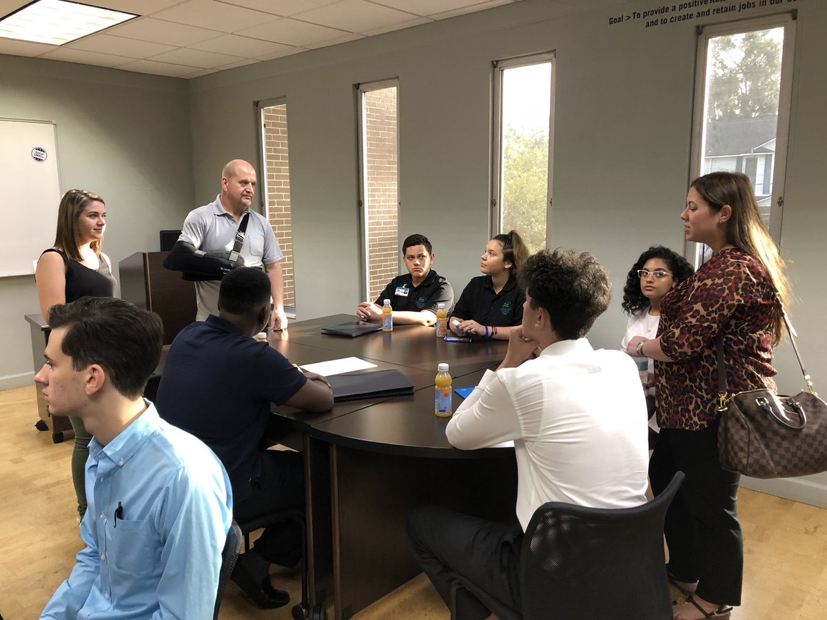 sara_lefils's tweet photo. Logistics students networking with local company leaders. Making connections happen! Another awesome example of business &amp; education partnering together for future success. @CTEmarion @OcalaCEP @MarionCountyK12 https://t.co/7DMTGKht7R