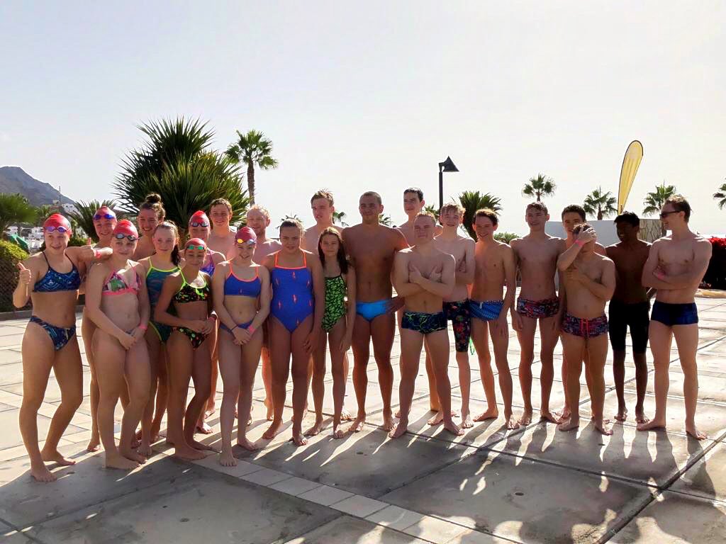 ReadingSwimClub's tweet photo. Fuerteventura 2018 - Hanging out with six-time Olympic medalist and swimming legend László Cseh from Hungary @CsL007 #NewClubMember #SwimmingLegend #LaszloCseh #WWC #RSC https://t.co/JzjwoAgdkj