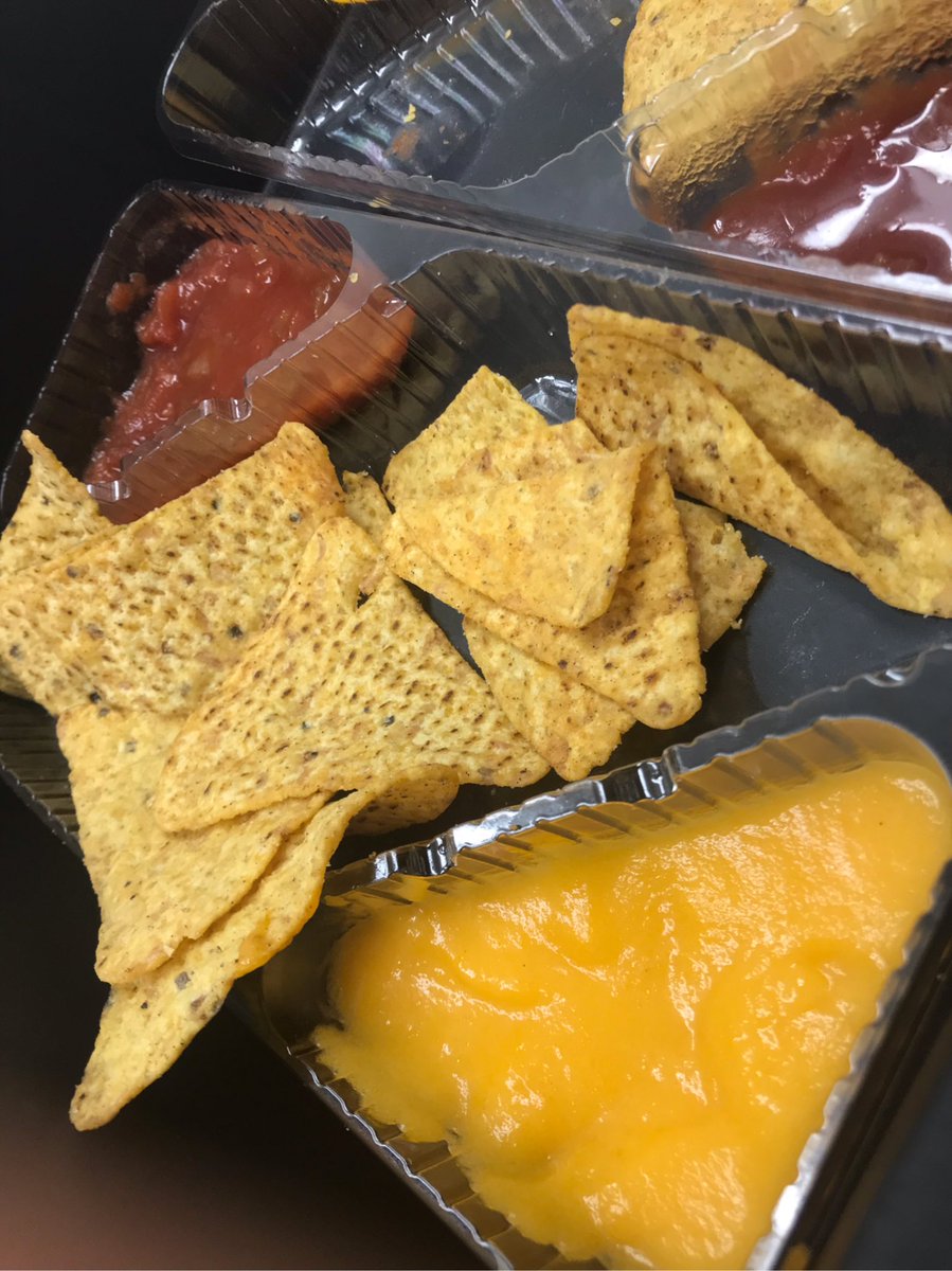 Madhouse Inc 監督と一緒にイオンシネマ シアタス調布さん名物のナチョスを食べて撤収待ちです とっても美味しいので おススメです もう少しだけ続きます 若おかみは小学生