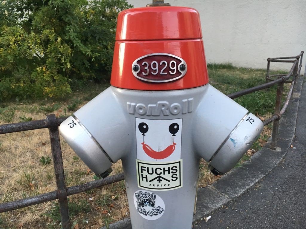 theErgozilla's tweet photo. Der Ergozilla findet überall Freunde! #TeamErgozilla #Ergozilla #FriendlyFaces #CallErgozilla #Usability #UX #Ergonomen https://t.co/K6bJ5yiRwg