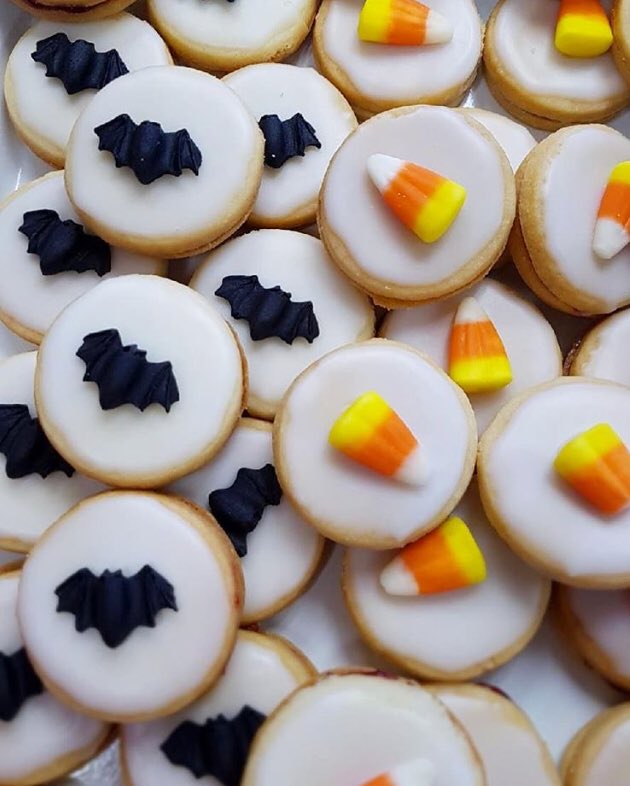 ConcessionBIA's tweet image. Adorable Halloween sweet treats at @CrumbunsCafe  - how adorable are these!!?? 👻 🦇 🎃 788 Concession #scratchbaking #bakery #halloweentreats #supportlocal #concessionbia #hamontfood #hamont