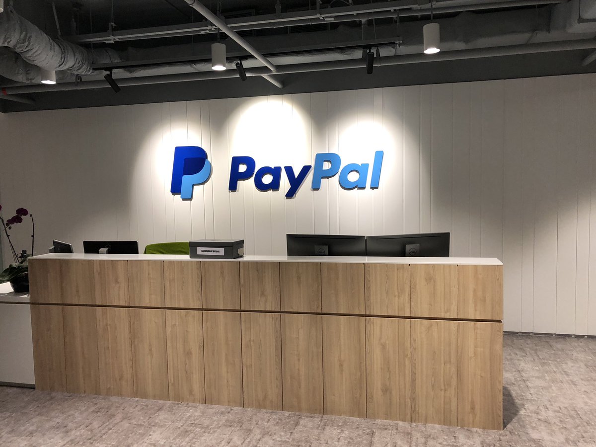 Some #JuniorDevSG hangs out at #TalkJS #SingaporeJS @kerion7 @serrynaimo  @arnvald @PayPal #Singapore 🇸🇬