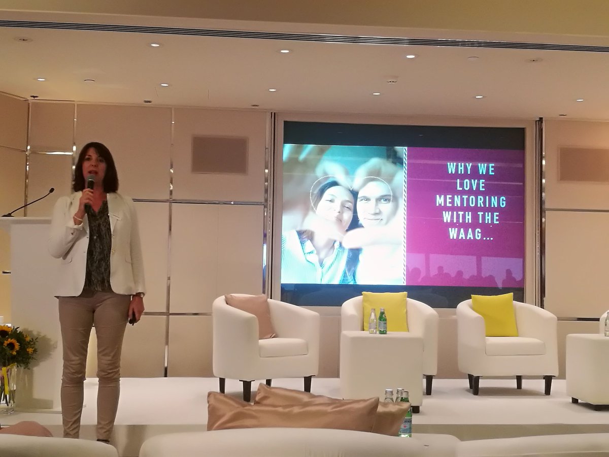 SebGaff's tweet photo. On stage @IDAVIAUD (notre mentor à tous ;)) pour promouvoir le dispositif du co-mentoring chez AccorHotels. #HeForshe #coMentoring https://t.co/4U27HVh6Zr