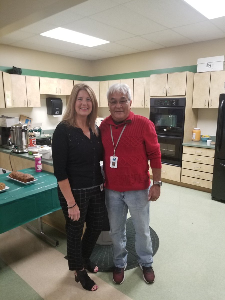 Data2Inform's tweet image. Truly enjoyed meeting a fellow colleague, Mr. Bob Cross, this morning.  It was a special day for me to learn about his role as he safely transports our learners to school each day.  Thank you Bob!  #MasonMoment