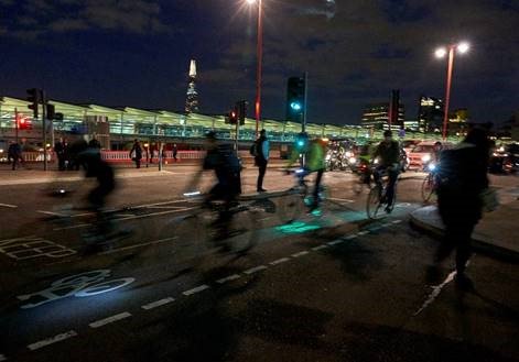 Squarehighways's tweet photo. As the nights get darker, make sure you are spotted with the Active City Network #DarkNightsGetLights #ClocksGoBack #ActiveCityNetwork Free lights available here : https://t.co/jMFSz8ipfB https://t.co/lc57k9xCOa