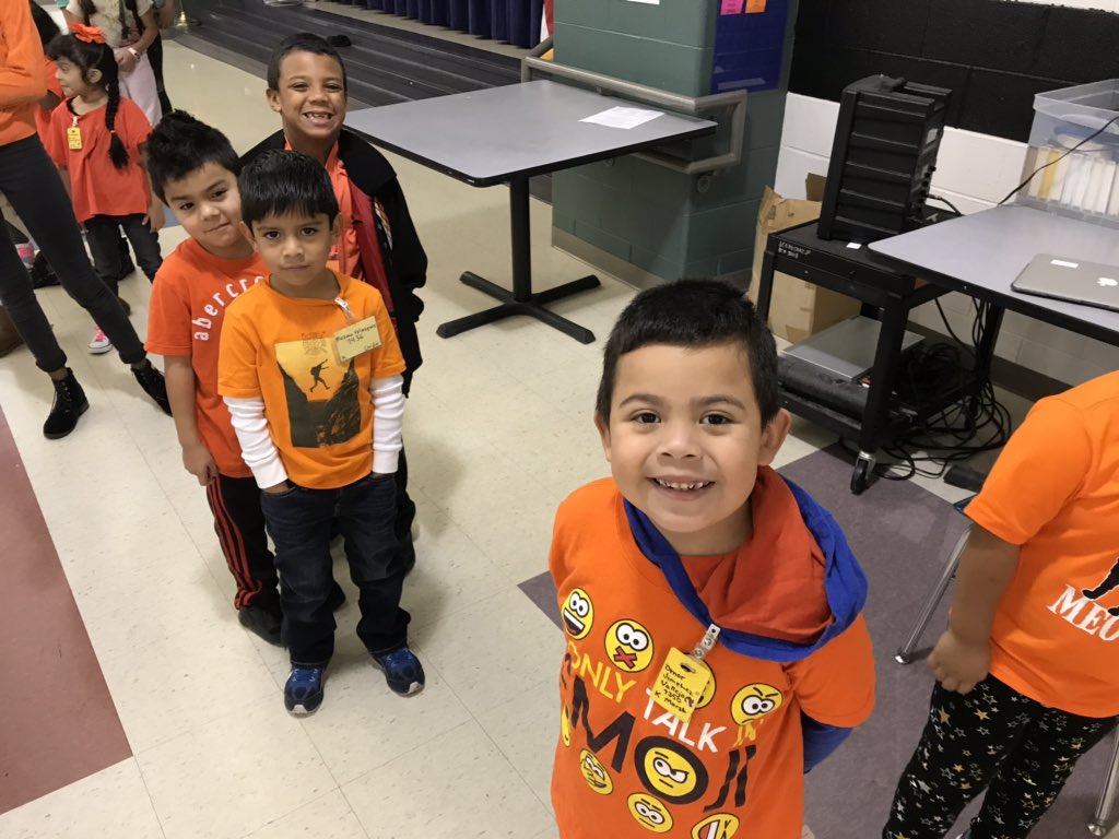 sarah_chicchi's tweet image. Celebrating Unity Day in our orange at breakfast @VirginiaCrossEl #CCSUnity
