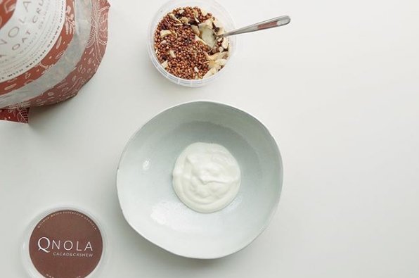 A classic combo 👌 Qnola with any kind of yoghurt serves as the simplest and most delicious breakfast #wakeupwell