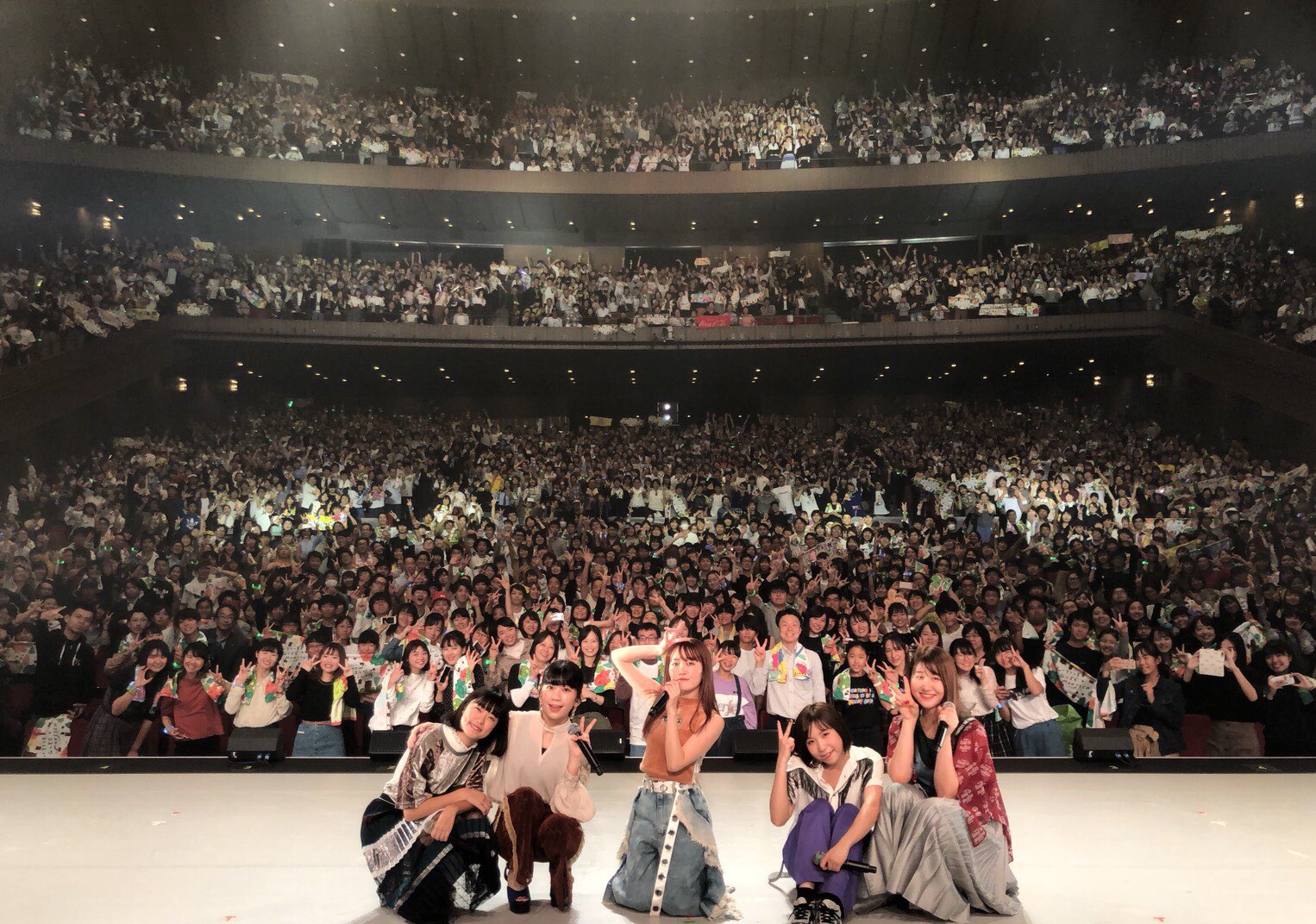 Twitter 上的 Little Glee Monster Little Glee Monster Live Tour 18 Calling 大阪フェスティバルホール2日目 ありがとうございました リトグリ 余韻 でぜひ感想をお待ちしておりまーす アメちゃん アニマル系 T Co Piet6to9wr