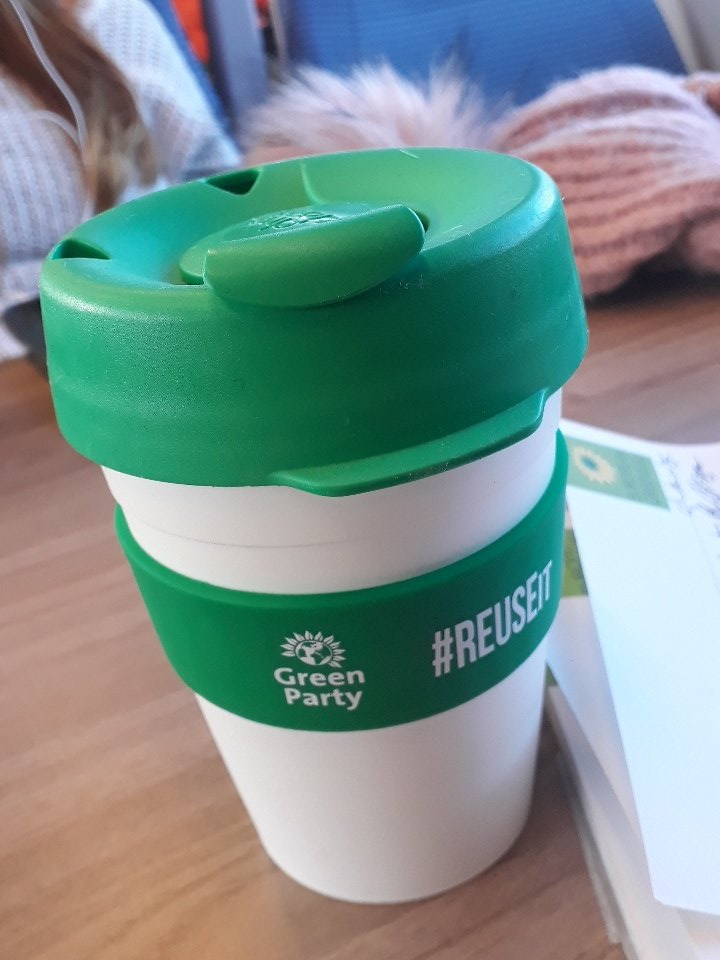 natalieben's tweet photo. Really @TPExpressTrains - it is 2018 and I just got told I couldn't get coffee in reusable cup. Why? "Hygiene or something." You are actively promoting #plasticwaste #plasticpollution. https://t.co/ZTn8obxyOB