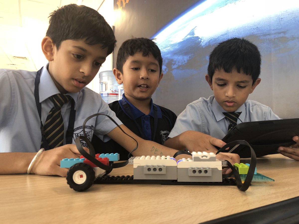 lego wedo 2.0 race car