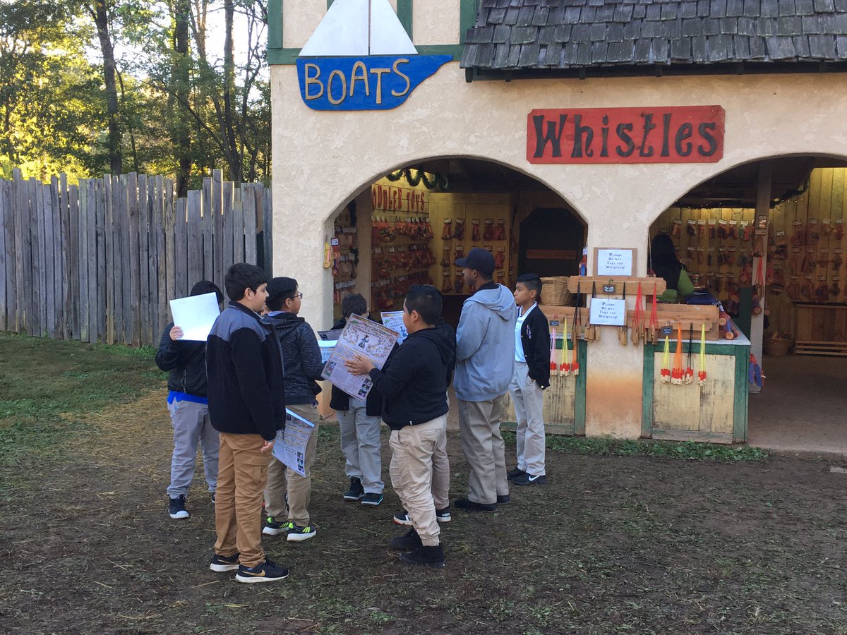 jason_slagle's tweet photo. 6th graders enjoying the festivities at the Renaissance Festival and we are just getting started. @BMSBobcats #committed https://t.co/RrkZG7np7v