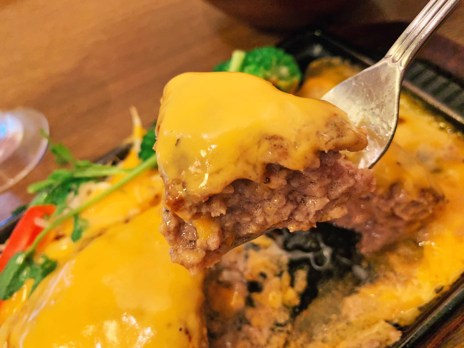 これオムライス？？いいえ、ハンバーグですｗｗチーズフォンデュハンバーグですってｗｗ