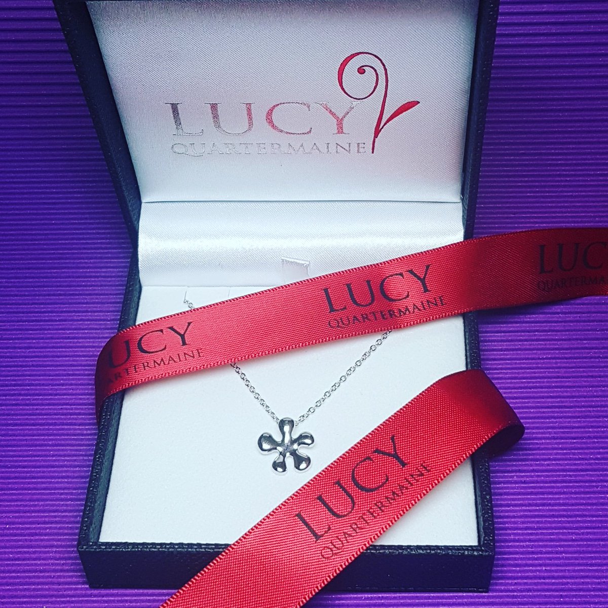 🚨Competition Time🚨

For a chance to win this splash pendant by <a href="/LucyQDesigns/">Lucy Quartermaine</a> simply RETWEET &amp; FOLLOW <a href="/wavejewellery/">stop vio</a> 

#CompetitionTime #WinItWednesday #win #prizes #winning #giveaway #competition #lucyq #jewellery
