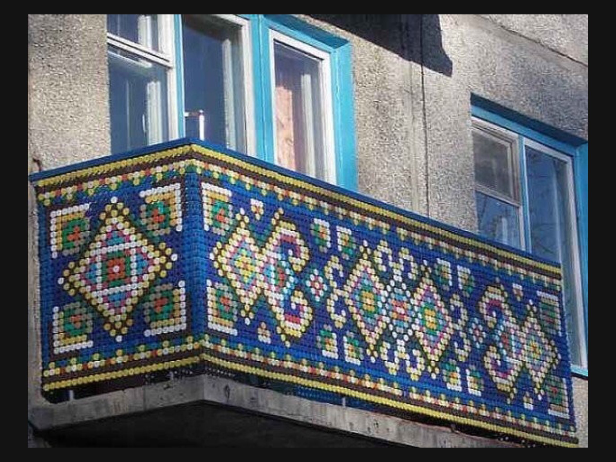 Мозаика из бутылочных крышек