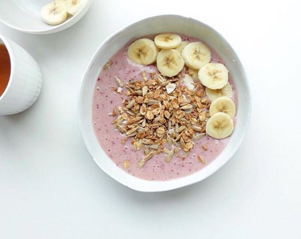Not enough in the bag for a full serving? Make a simple smoothie bowl and turn your leftovers into something more inspiring 🙌🏼 #wakeupwell