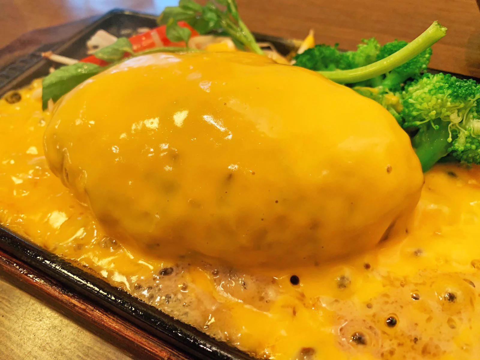 これオムライス？？いいえ、ハンバーグですｗｗチーズフォンデュハンバーグですってｗｗ