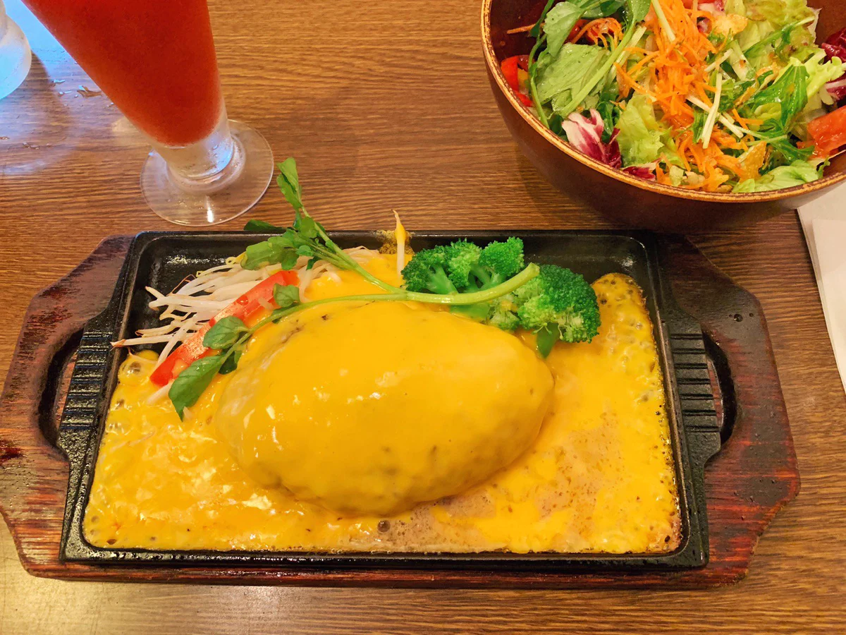 これオムライス？？いいえ、ハンバーグですｗｗチーズフォンデュハンバーグですってｗｗ