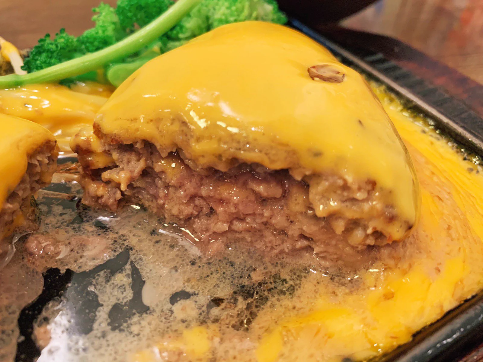これオムライス？？いいえ、ハンバーグですｗｗチーズフォンデュハンバーグですってｗｗ