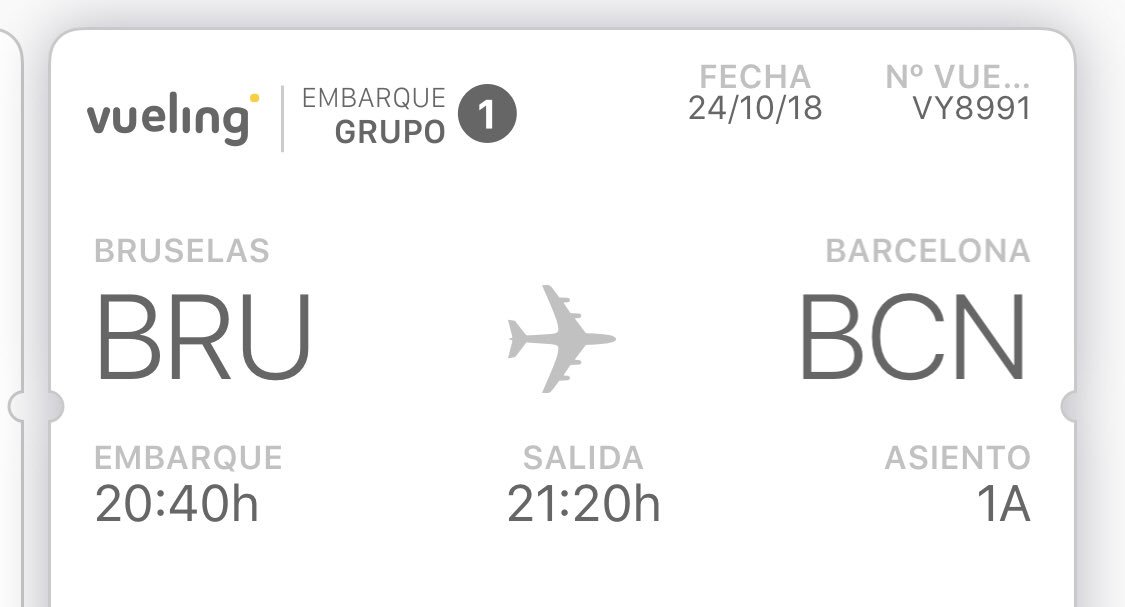 Gran servicio al cliente de Vueling. Pagas extra para ir en la fila 1, y te encuentras las maletas de la tripulación y tienes que dejar la maletas atrás. Y te dicen que no las quitan... Para que priority... vuelo VY8991 <a href="/vueling/">Vueling Airlines</a>