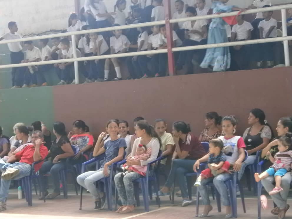 1. #CICPC llegó a la UEN Doña Mercedes Diaz, ubicada en el municipio Valera, parroquia Mercedes Diaz, sector La Cabaña, estado Trujillo, con el programa de Prevención Social "Violencia Familiar"