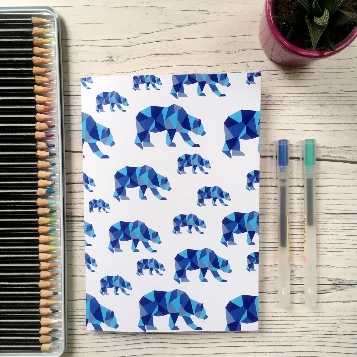 hatchlingmakes's tweet photo. My notebooks are slim enough to fit in your handbag, but with 48 pages each there’s still tons of space to write your notes! https://t.co/JDrCfv519H #Handmadehour #carftbuzz #londonlocalteam #lolomarket https://t.co/bULd1pRYug