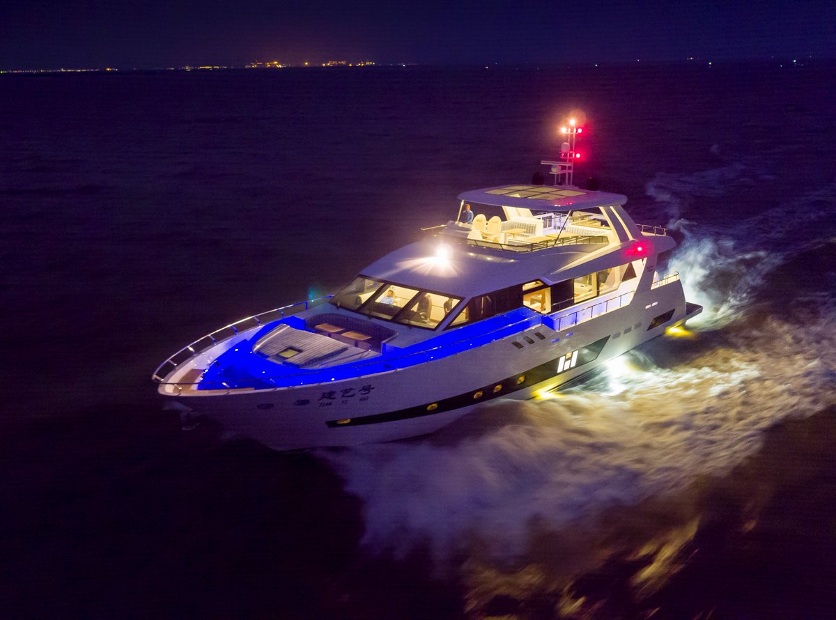 Heysea_Yachts's tweet photo. 96 series features a sleek profile which gets even more spectacular with lighting show during the nights.
#yacht #yahting #yachtlife #superyacht #megayacht #yachtdesign #yachtbuilding #china #asteria82 #asteria #heysea #heyseayachts #superyachtlife #yachtinglife https://t.co/WluV5NeXXu