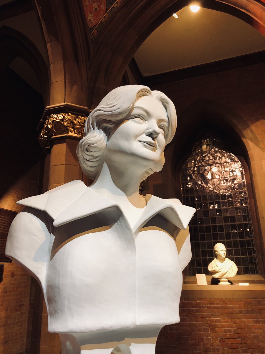 Terrific unveiling of Scotland’s Heroines Maggie Keswick Jencks and Mary Slessor tonight before they take their place in the Hall of Heroes in early 2019 #ScotlandsHeroines #Wallace150