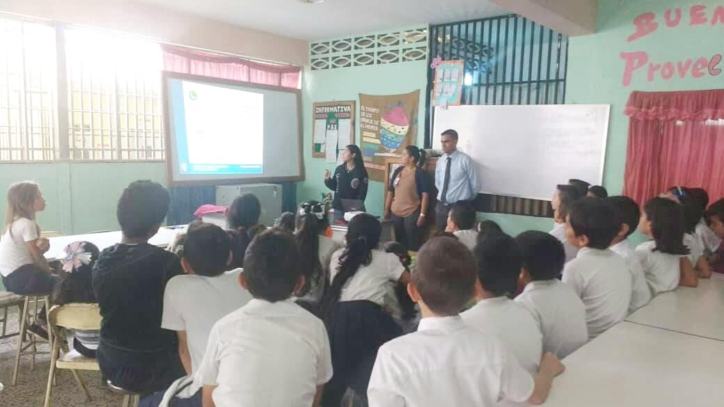 1. #CICPC llegó a la UEN "Manuel Maria Carrasquero", ubicado en la parroquia Carvajal, municipio San Rafael de Carvajal, Sector El Amparo, estado Trujillo, con el programa de Prevención Social "Dile NO A las Drogas" 
Dirigido a 30 niños entre 9 a 10 años de edad. <a href="/NicolasMaduro/">Nicolás Maduro</a>