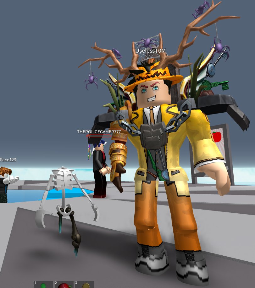 The Smallest and Tallest Avatar on Roblox 