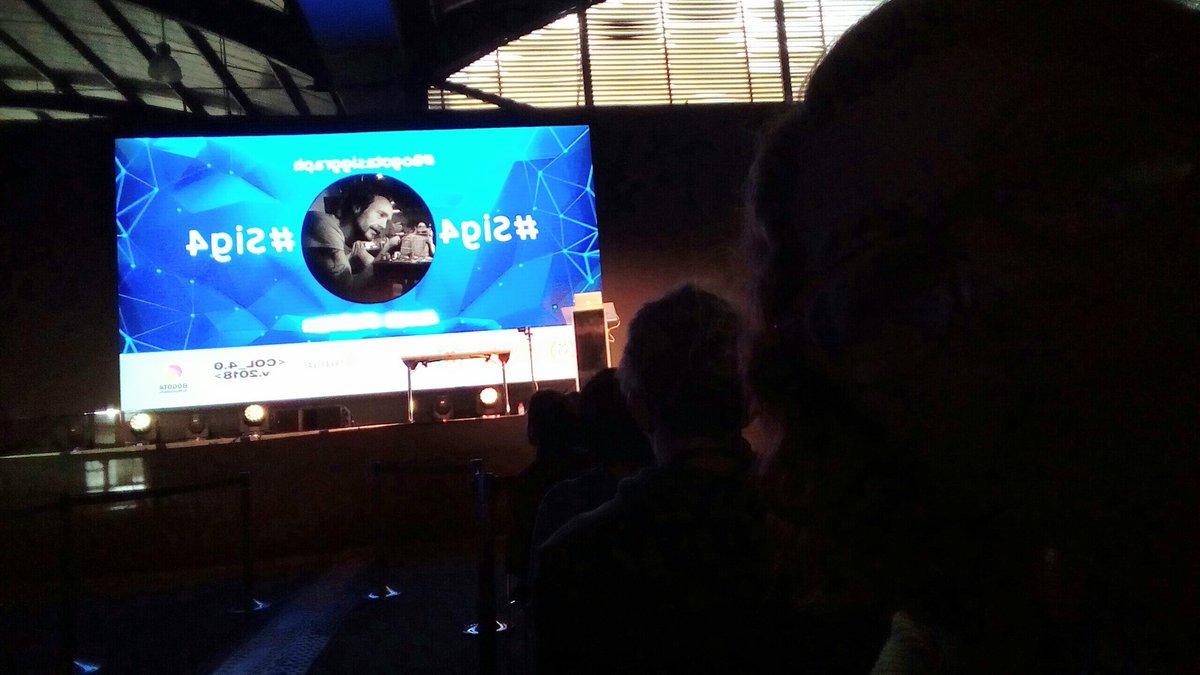 tata_colombia's tweet photo. Jason Stalman, líder de animación Stop Motion de #IsleofDogs... Una de las charlas que más he estado esperando!! #BogotaSiggraph #Sig4 https://t.co/p1Py56pHGW
