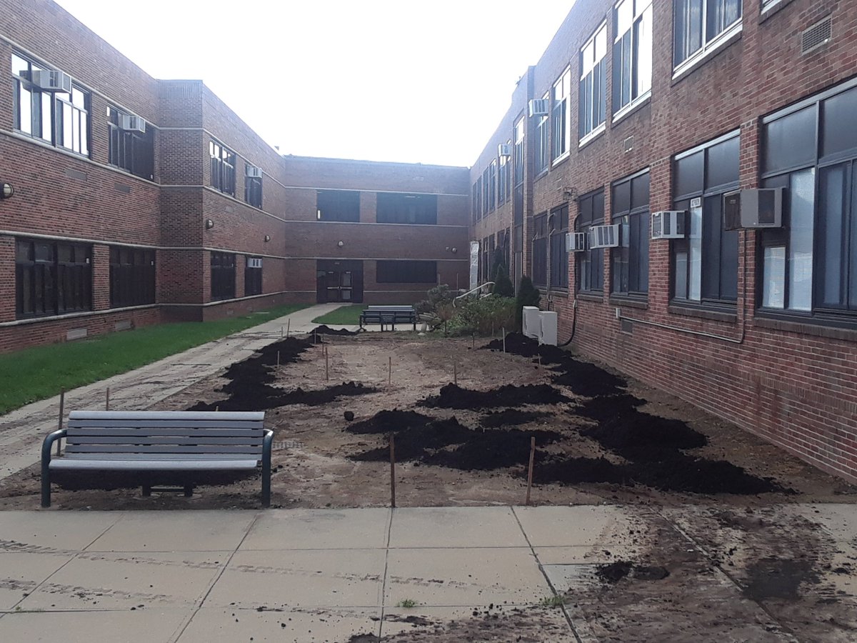 Sneak peek: 6th grade courtyard Garden Project is beginning! Join the Garden Club tomorrow (10/25), after school!  @nativehabitat1  @PrincipalPena #sustainablegarden