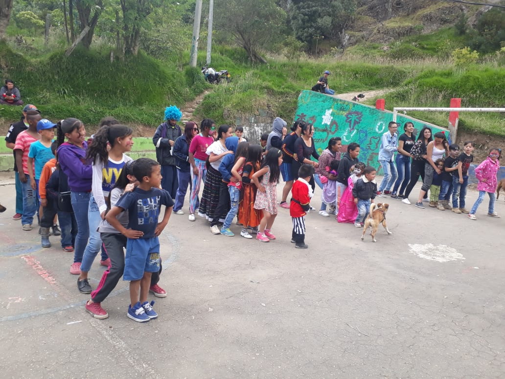 Banco_De_Suenos's tweet photo. Gracias a Dios pudimos compartir con los #NiñosyNiñas 👦🏻👧🏾 del Barrio #TrianguloAlto #LocalidadSanCristóbal llevándoles sorpresas y muchos dulces 🍬🍭 con mucho amor #Hallowen en paz gracias a cada una de las personas que ayudaron para hacer realidad este día. https://t.co/5dz6g7ptlj