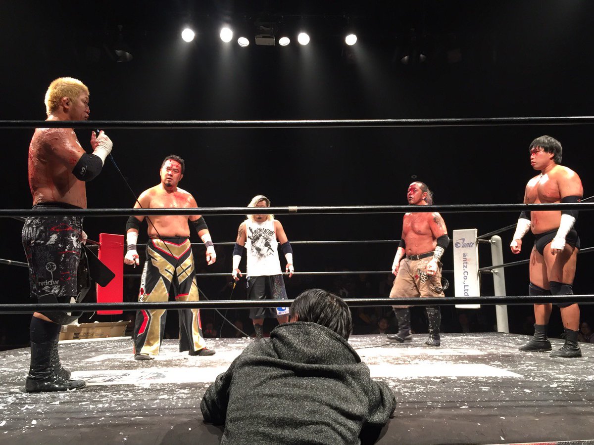 crazykid0813's tweet photo. ダムズ新木場終了。

皆今になってあーだこーだ言い出しましたが誰が俺のベルトに挑戦して来ようが受けて立つ。

誰が残るか楽しみだ。

今年は竹田誠志の年で締め括る。 https://t.co/IkQeFGNz8c