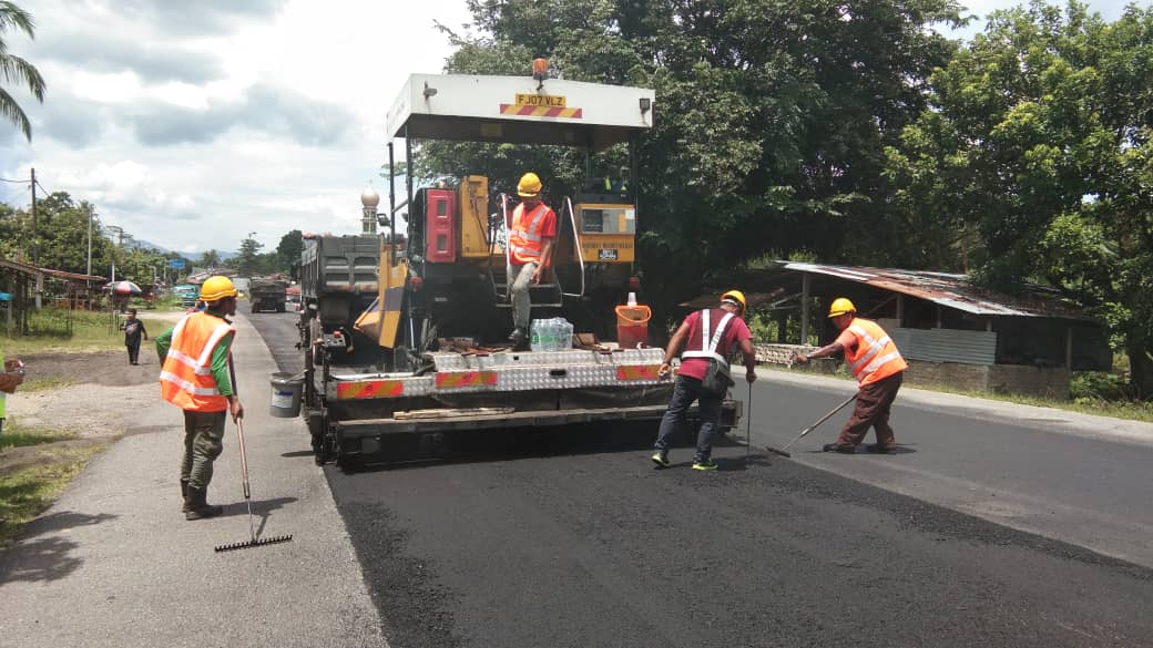 Alhamdulillah..selesai kerja mill n pave FT04 Jln Raya Timur-Barat sek.259.18-260.0 Daerah Tnh.Merah.Roadline akan disegerakan <a href="/JKRKelantan/">ᴊᴋʀ ɴᴇɢᴇʀɪ ᴋᴇʟᴀɴᴛᴀɴ</a> <a href="/JKRtanahmerah/">JKR Tanah Merah</a> <a href="/JKRMalaysia/">JKR Malaysia</a> @Roadcare_Msia
