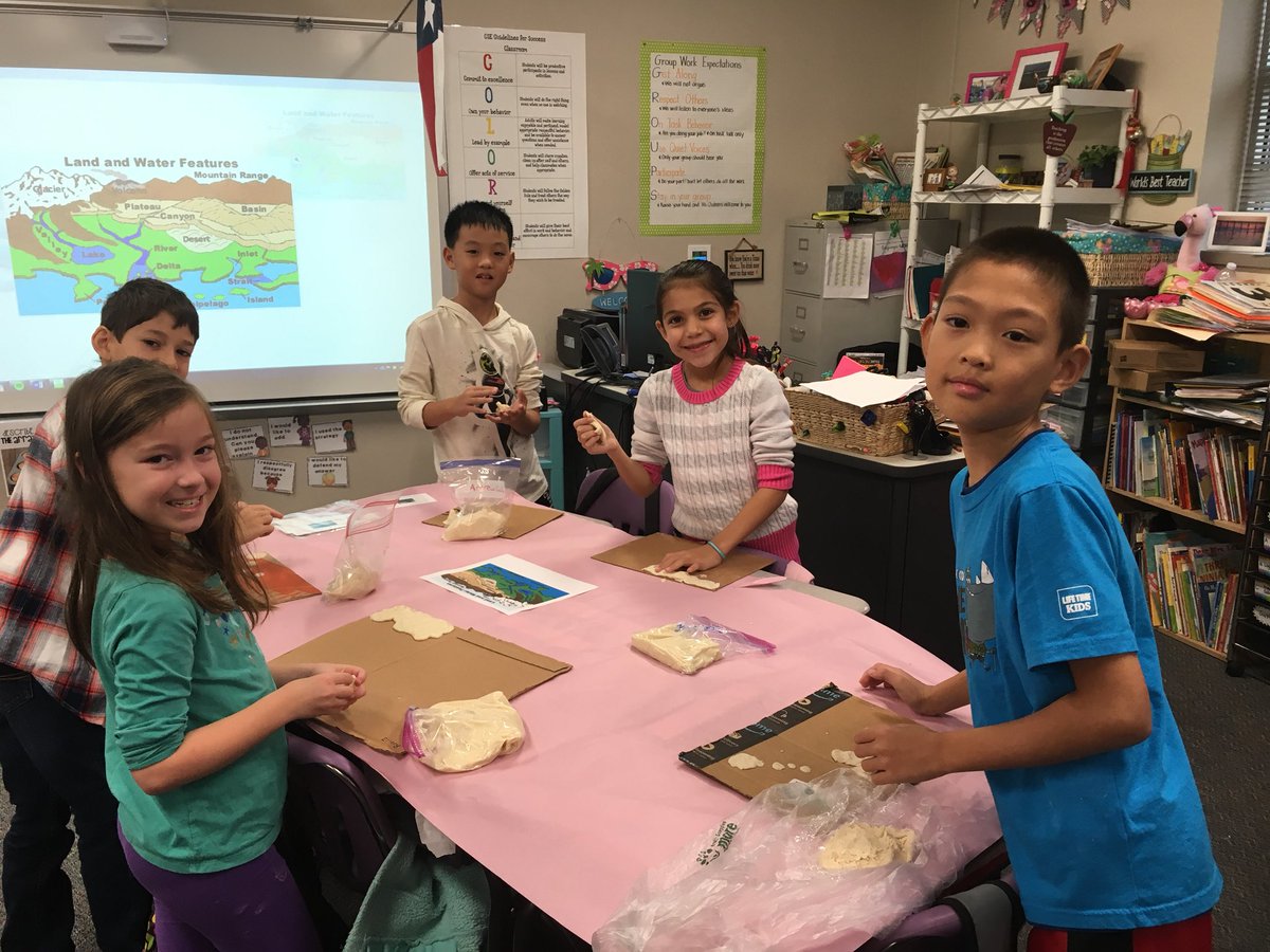 MsChalmers_cse3's tweet photo. We’re having a blast creating salt dough maps of land and water features! https://t.co/PYYCfzMiKb