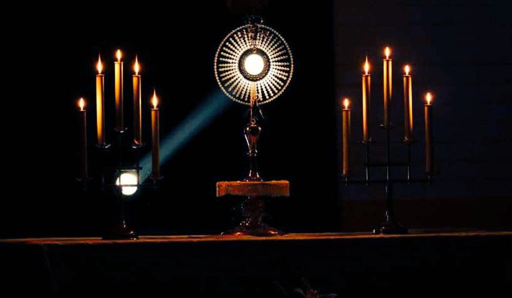 HolyAdoration's tweet photo. I go to that Divine Furnace to draw out life, and there my sweet saviour listens to me night and day✝️
St. Therese of Lisieux
#HolyHour #SaintQuotes #WednesdayWisdom #OccupyAdoration #HeIsPresent #JesusHeals #CatholicFaith #CatholicQuotes #YouAreNotAlone https://t.co/xFEOTNlXc5