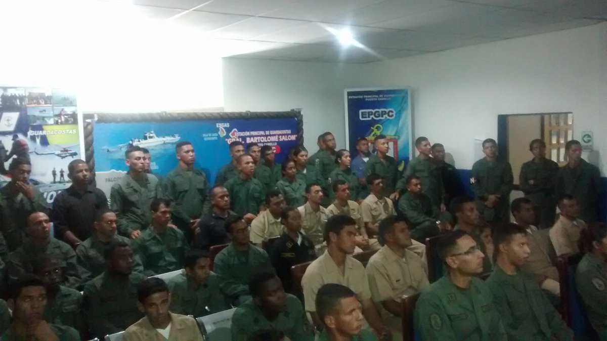 ABPg403's tweet photo. Tripulación del @ABPg403 recibió instrucción teórica en la @AB_EPGPC sobre las normas y empleo de las armas, medidas de seguridad y posiciones de tiro previo a la práctica con fuego real. @AB_Guardacostas  #adiestramiento #GuardacostasSomosTodos. https://t.co/ALGzDM5m3V