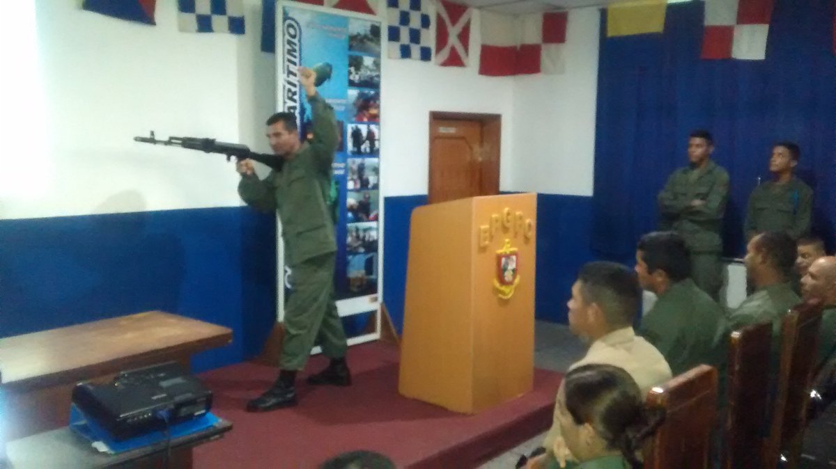 Tripulación del <a href="/ABPg403/">PG-403 BERNACLA</a> recibió instrucción teórica en la <a href="/AB_EPGPC/">EPGPC</a> sobre las normas y empleo de las armas, medidas de seguridad y posiciones de tiro previo a la práctica con fuego real. <a href="/AB_Guardacostas/">Comando de Guardacostas</a>  #adiestramiento #GuardacostasSomosTodos.