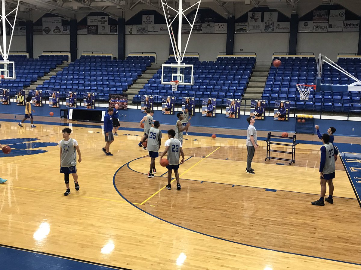 BoysFrenship's tweet photo. First day of #shiphoops basketball, good work this morning. 20 days until the 1st game vs Amarillo High. https://t.co/IJHABCRI86